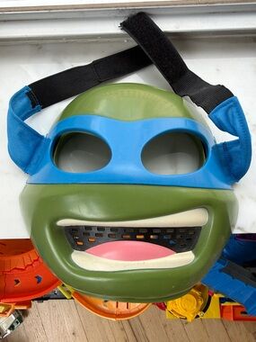2013 Teenage Mutant Ninja Turtle Halloween Mask Leonardo Hard Plastic TMNT